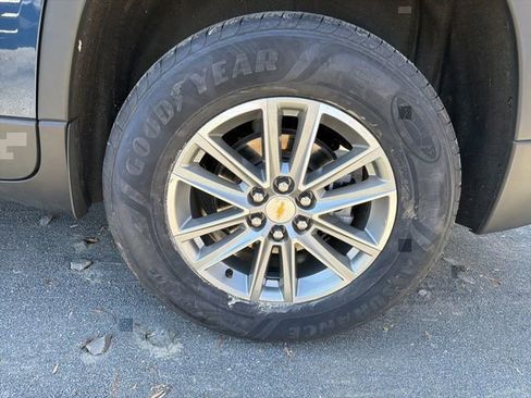 Used 2023 Chevrolet Traverse LT FWD image 6