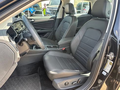 Used 2024 Volkswagen Jetta SE w/ Panoramic Sunroof Package FWD image 11