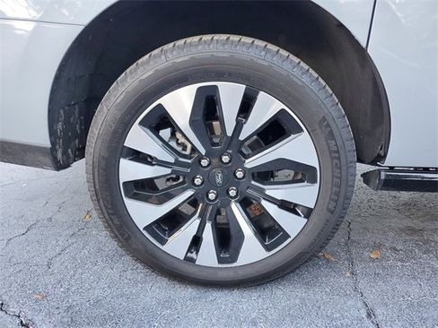 Used 2025 Ford Expedition Max Platinum w/ Driver's Package image 5