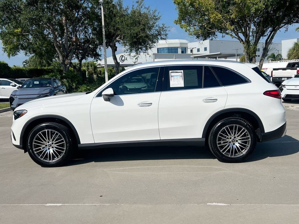Used 2025 Mercedes-Benz GLC 300 image 4