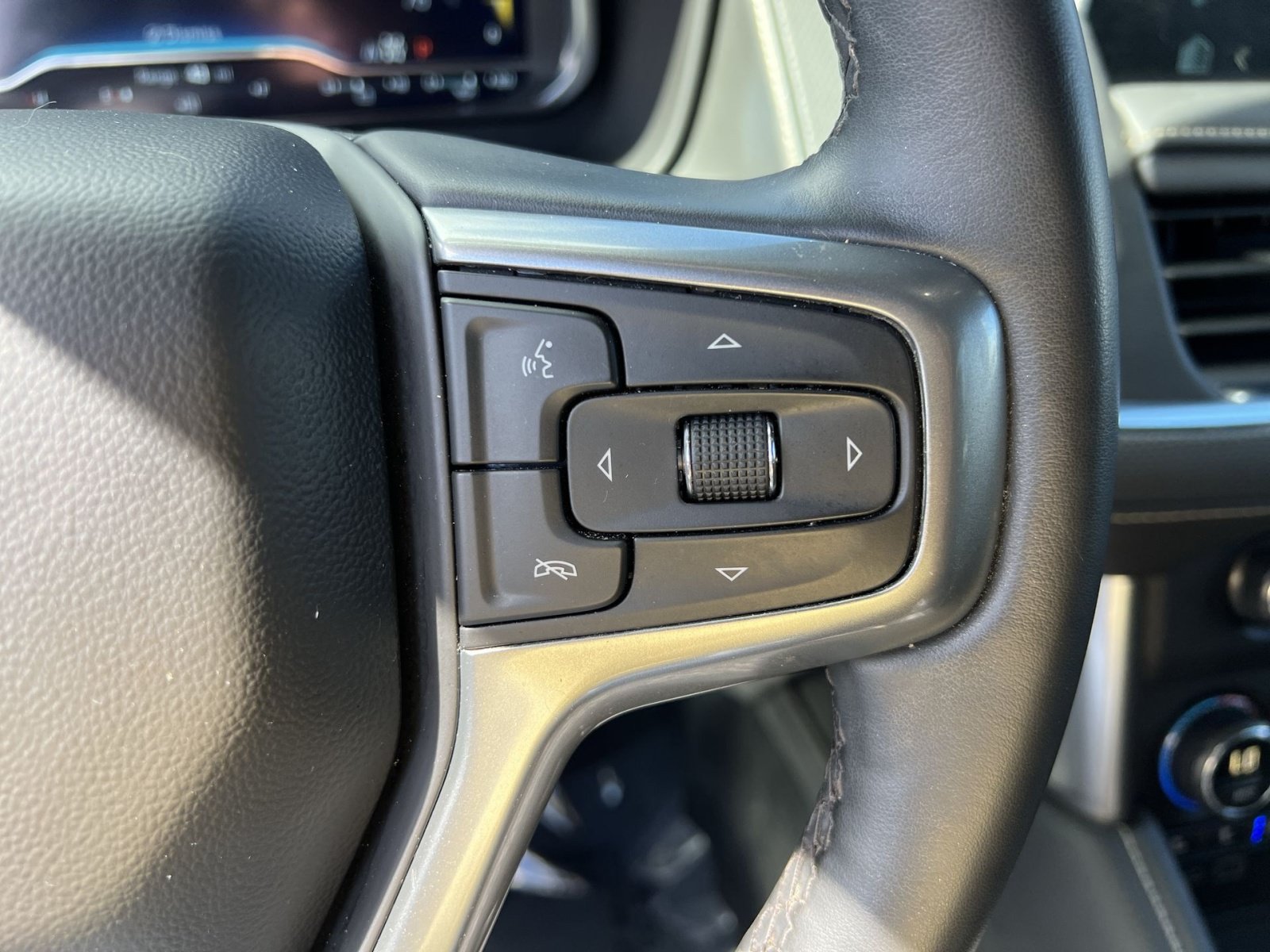 Used 2024 Chevrolet Tahoe Premier AWD/4WD image 29