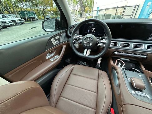 Used 2024 Mercedes-Benz GLS 450 4MATIC image 9