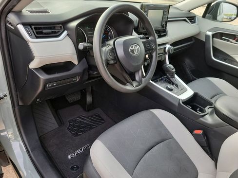 Used 2022 Toyota RAV4 XLE w/ Convenience Package image 10