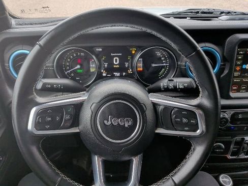Used 2022 Jeep Wrangler Unlimited Sahara AWD/4WD image 23