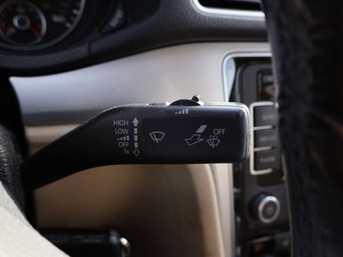 Used 2012 Volkswagen Passat 2.5 SE image 34