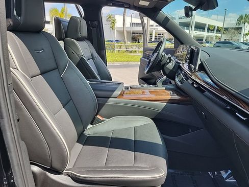 Used 2024 Cadillac Escalade ESV Premium Luxury image 27