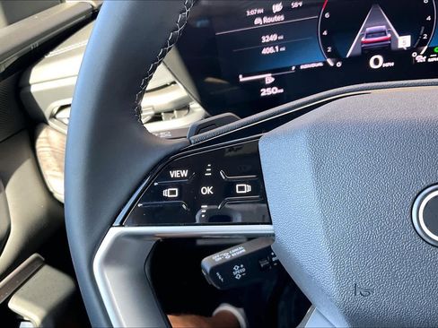 Used 2025 Audi Q5 Premium w/ Convenience Package image 22