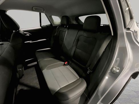 Used 2025 Chevrolet Trax LT FWD image 22