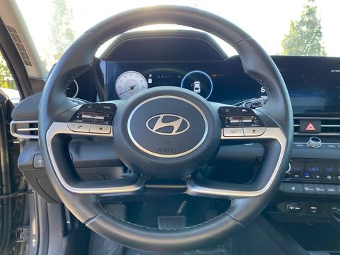 Used 2024 Hyundai Elantra SEL FWD image 11
