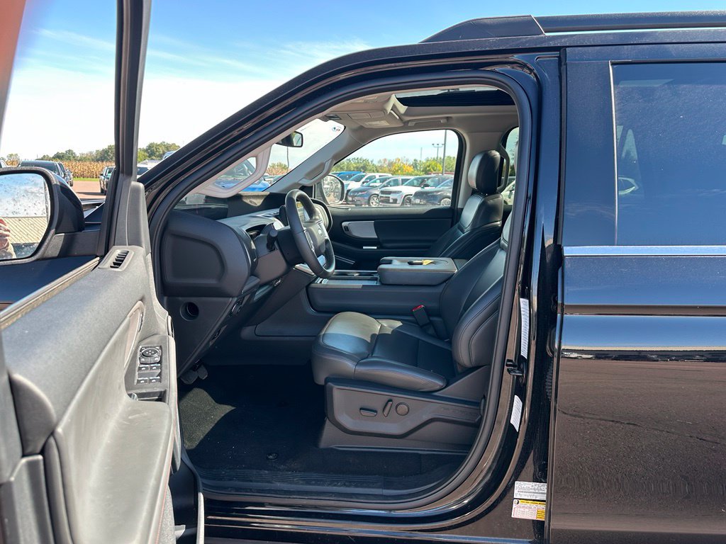 Used 2025 Ford Expedition Active AWD/4WD image 10