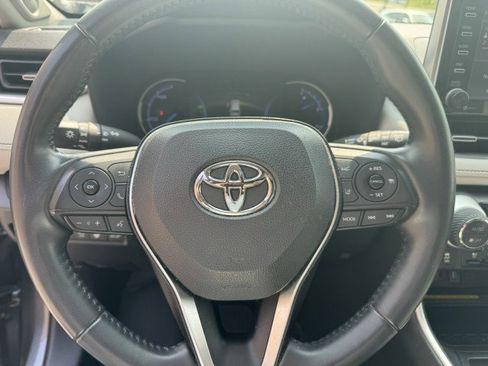 Used 2020 Toyota RAV4 Limited image 13
