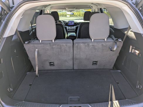 Used 2022 Ford Explorer XLT image 12