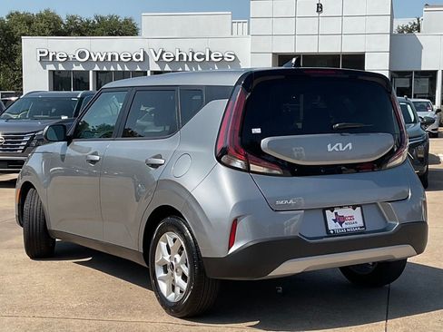 Used 2025 Kia Soul LX w/ LX Technology Package FWD image 6
