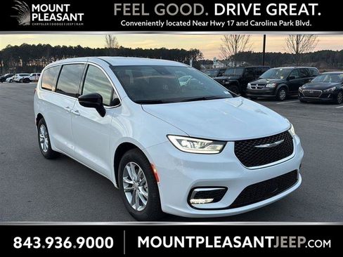 New 2026 Chrysler Pacifica Select image 1