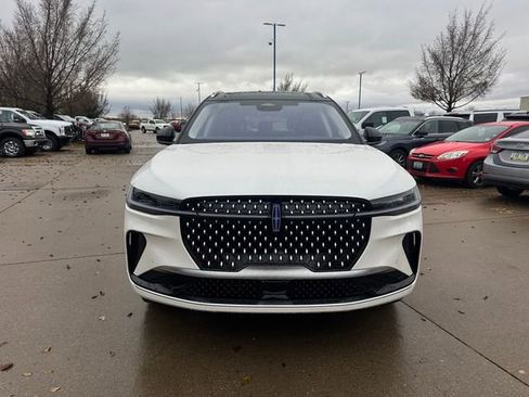 New 2026 Lincoln Nautilus Reserve image 2