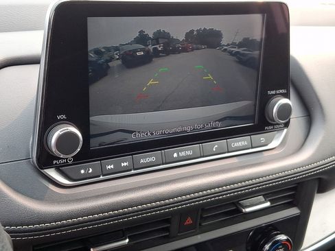 Used 2024 Nissan Rogue SV AWD/4WD image 17