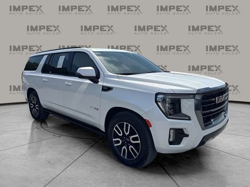 Used 2023 GMC Yukon XL AT4 w/ AT4 Premium Plus Package AWD/4WD image 7