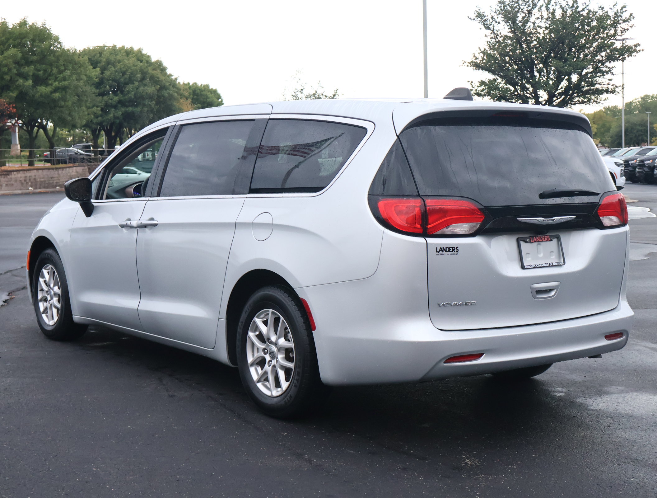 Used 2024 Chrysler Voyager LX FWD image 7