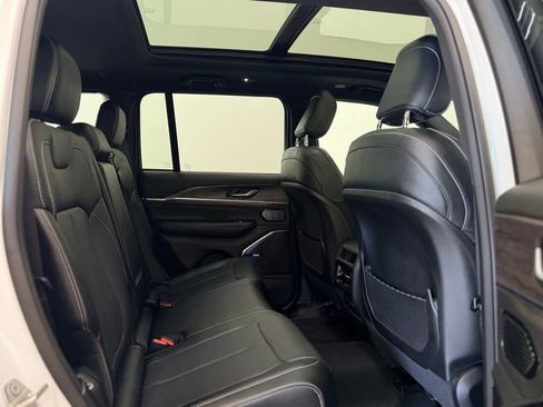 Used 2023 Jeep Grand Cherokee Overland AWD/4WD image 21