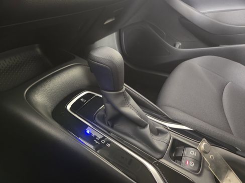 Used 2021 Toyota Corolla LE image 23