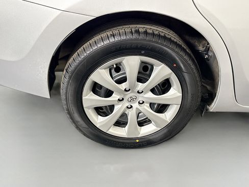 Used 2019 Toyota Corolla LE FWD image 32