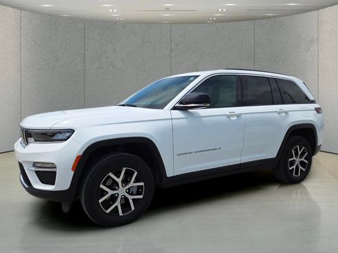 Used 2024 Jeep Grand Cherokee Limited AWD/4WD image 10