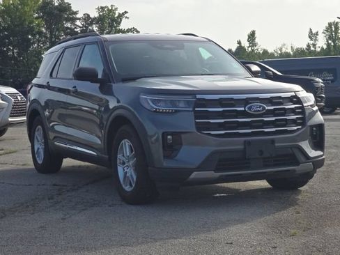 Used 2025 Ford Explorer Active w/ Active Comfort Package RWD image 7