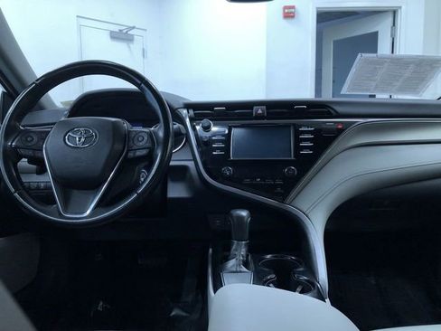 Used 2019 Toyota Camry SE image 17