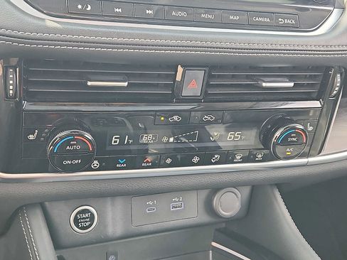 Used 2023 Nissan Rogue Platinum w/ Platinum Premium Package image 16