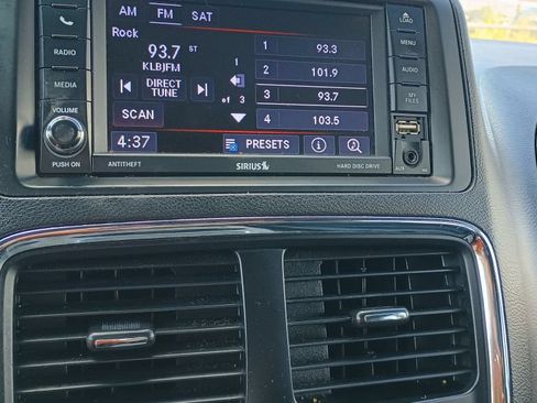 Used 2019 Dodge Grand Caravan SXT FWD image 13