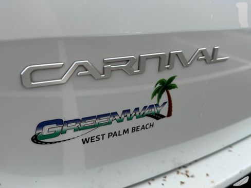 Used 2023 Kia Carnival EX FWD image 42