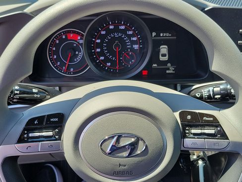 Certified 2023 Hyundai Elantra SE FWD image 8