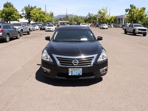 Used 2015 Nissan Altima 2.5 SV w/ Convenience Package FWD image 2