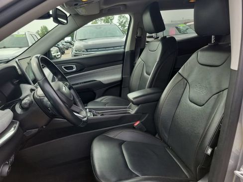 Used 2022 Jeep Compass Latitude w/ Sun and Sound Group AWD/4WD image 7