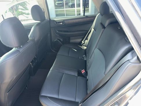 Used 2017 Subaru Outback 3.6R Limited AWD/4WD image 10