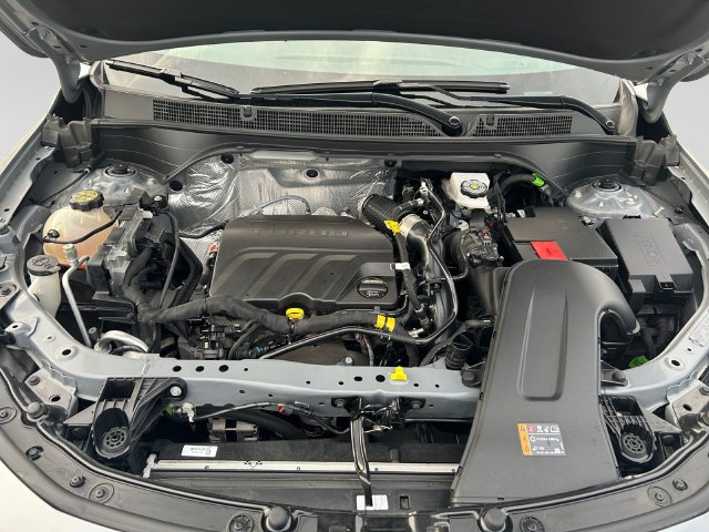 Used 2025 Buick Envista Sport Touring w/ Convenience I Package FWD image 11