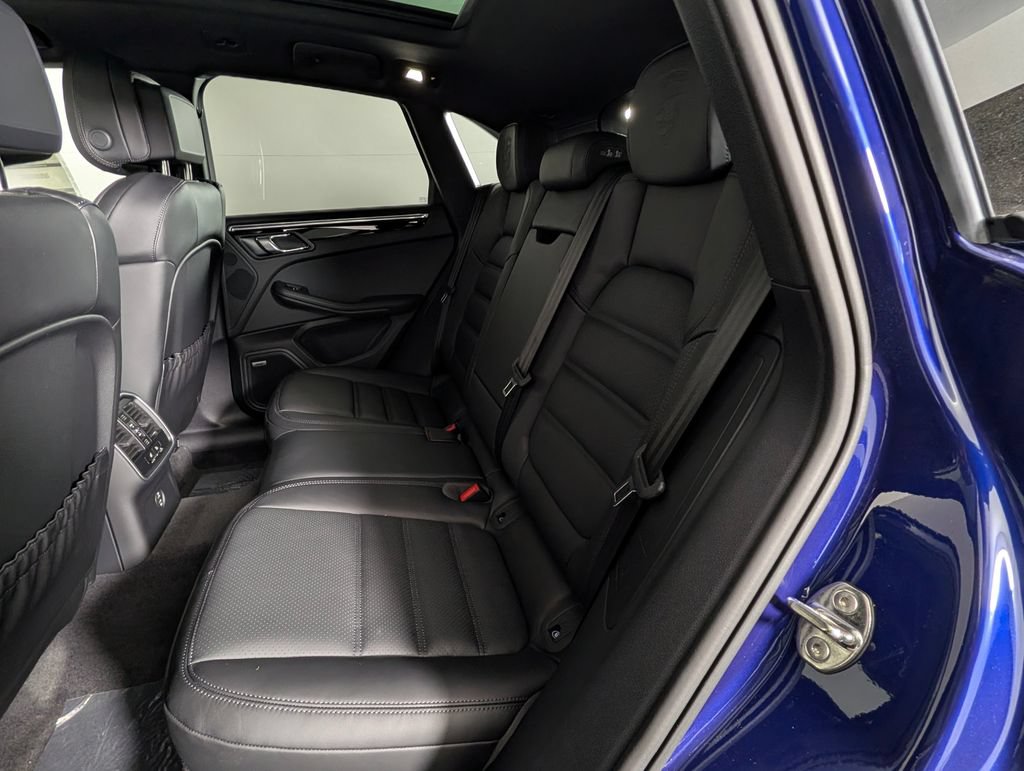Certified 2026 Porsche Macan AWD/4WD image 24