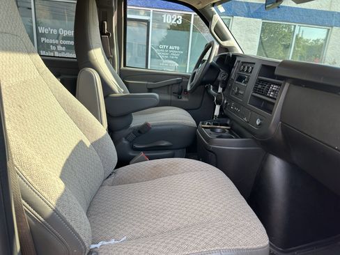 Used 2025 GMC Savana 3500 LT w/ LT Preferred Equipment Group RWD image 10