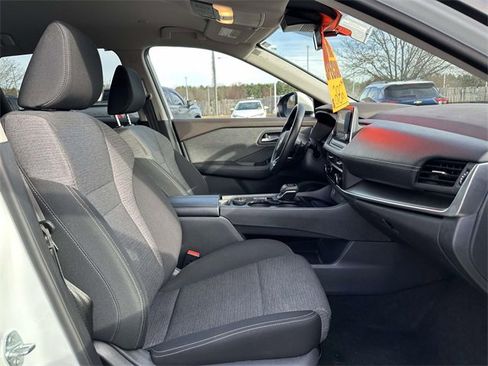 Used 2023 Nissan Rogue SV image 12