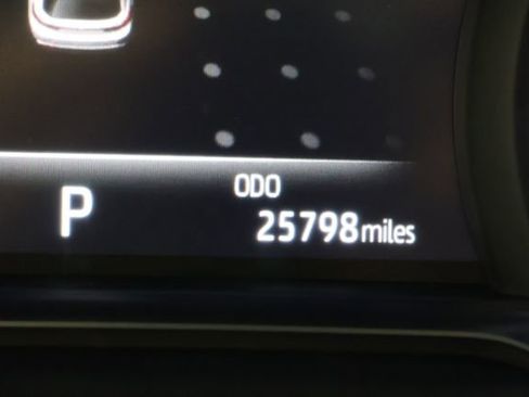 Used 2024 Toyota Venza LE image 13