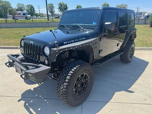 Used 2018 Jeep Wrangler Unlimited Rubicon w/ Connectivity Group AWD/4WD image 2