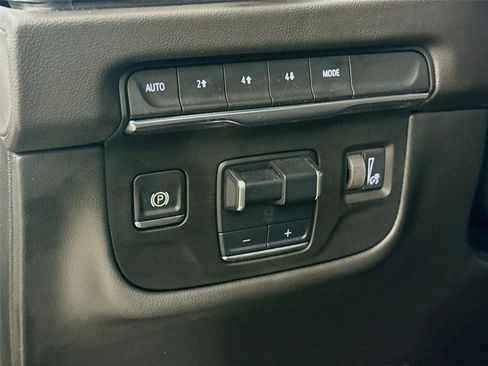 Used 2025 Cadillac Escalade Premium Luxury image 3