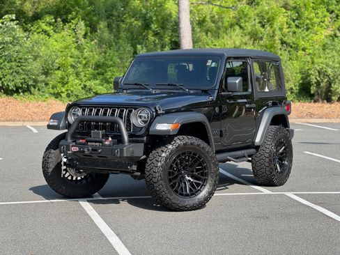 Used 2025 Jeep Wrangler Sport AWD/4WD image 1