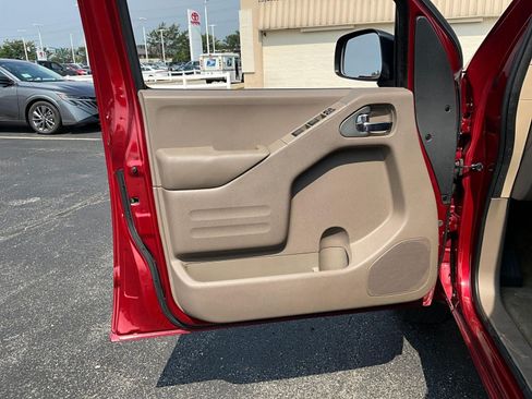 Used 2018 Nissan Frontier SV RWD image 18