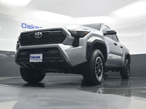 Used 2025 Toyota Tacoma TRD Off-Road AWD/4WD image 40