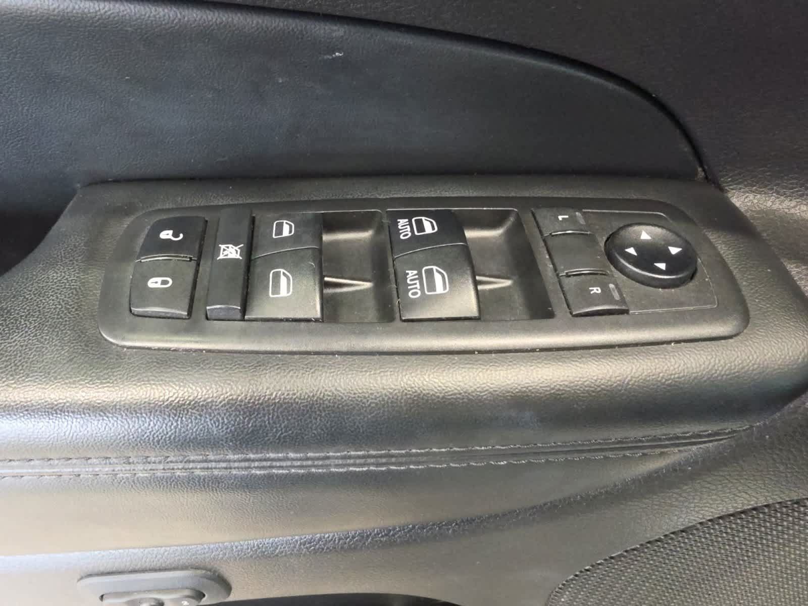 Used 2019 Jeep Grand Cherokee Limited AWD/4WD image 18