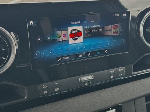 Used 2024 Mercedes-Benz Sprinter 2500 image 18