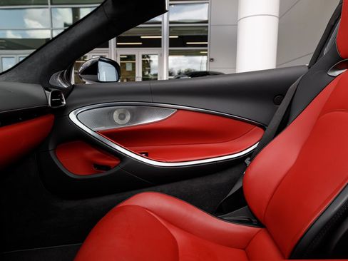 Used 2025 McLaren Artura Spider RWD image 47