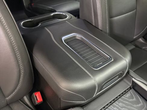 Used 2023 GMC Yukon XL Denali image 34