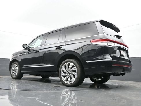 Used 2024 Lincoln Navigator Premiere AWD/4WD image 47